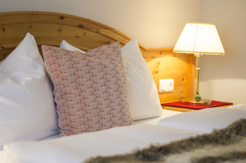 Alpenhotel Valluga Zürs Pokoj fotografie
