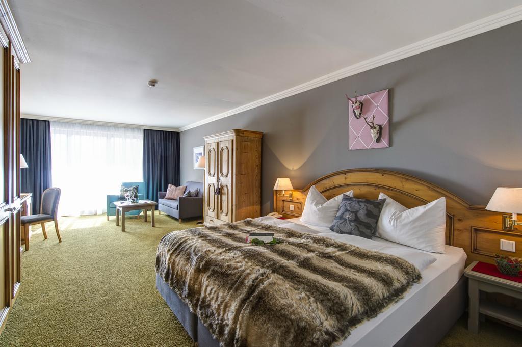 Alpenhotel Valluga Zürs Pokoj fotografie